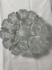 Cendrier en cristal taillé des années 50/60 diamètre: 16cm poids:1,3kgs