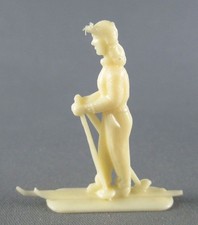 Figurine Publicitaire Le Baby L'Aiglon - Série Sports - Ski de fond (Femme)