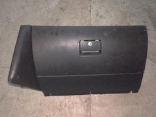 1J1857104A boîte a gants