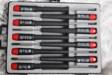 VALISETTE PLASTIQUE AVEC 9 TOURNEVIS