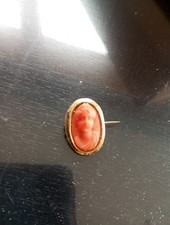 ancienne broche or avec Corail Rouge 