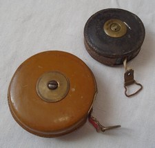 LOT DEUX METRES ANCIENS EN TISSUS COUTURIER ARCHITECTE GAINE CUIR ET LAITON 10 M