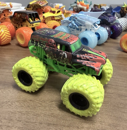 Monster jam truck - truck, zombie