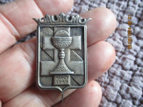 Ancien insigne eucharistique - ancien,