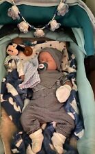 Magnifique poupon entièrement