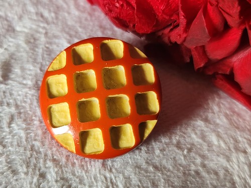 Collection bouton ancien jaune