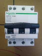 disjoncteur C25 amp 4 poles courbe C schneider DPN N 6kA  A9N21599