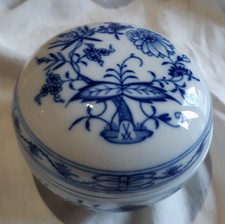 BOITE MEISSEN OIGNON BLEU  EN PORCELAINE DE MEISSEN EPEES CROISEES