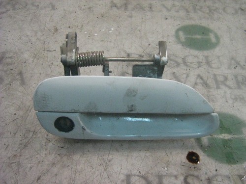 Poignee porte avant droite - porte,