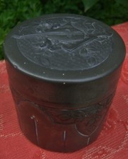 ANCIENNE BOITE EN ETAIN FRANCAIS DECOR MUSIQUE MANDOLINE SIGNE A.VILLIEN N754 