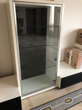 vitrine blanc Bo concept. 3 étagères porte en verre