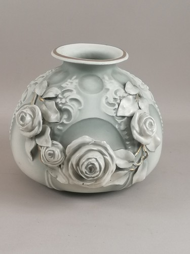 Porcelaine biscuit vase - biscuit,