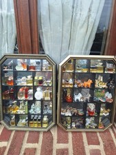 vitrines de mignonnettes de parfum