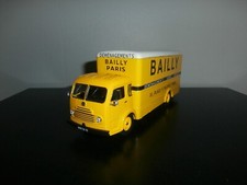 CAMION FORD SIMCA CARGO (1953) Fourgon BAILLY / Ixo 1/43