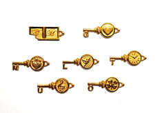 Série complète de fèves Gérard MULOT 2011 Métal perso publicitaires * 203