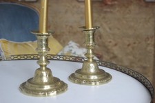 Paire de bougeoirs de toilette - bronze ciselé et doré – Travail ancien Louis XV