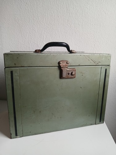 Malle ancienne metal - metal, vintage
