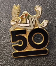 Pin’s BD Dessin Animé Looney Tunes Bugs Bunny 50ème Anniversaire Rare (1240)