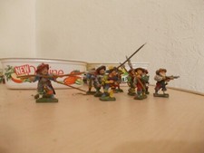 12 soldats plomb moyen-âge