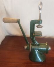 Ancien Hachoir de table en Fonte. Bon état général 