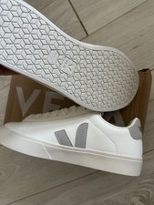 Veja Campo Chaussures Blanche Et Grise  Leather Pointure 39 Boîte Neuf