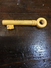 Ancien Tire Bouchon Bois Forme De Clef Publicitaire Aigueblanche