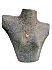 Pendentif en métal doré :  "