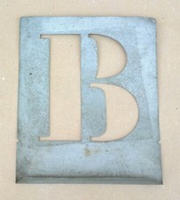 Ancien POCHOIR "B" LETTRE déco cuisine salon industrielle usine atelier garage