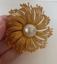 Vintage Broche Ronde Et Doré Avec Perle Nacré Chic Rétro Forme Soleil Collection
