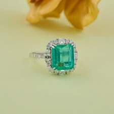 5.54 Carats Zambien Émeraude