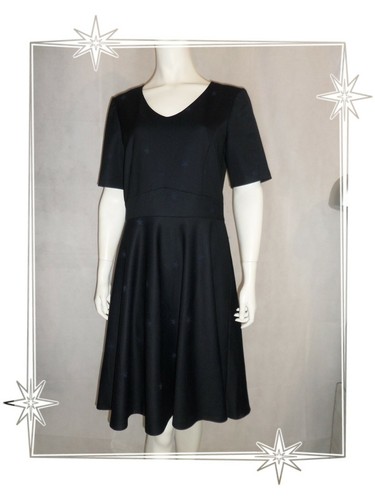 Superbe robe patineuse - -,