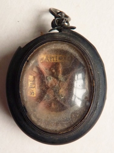 Reliquaire avec reliques st - avec,