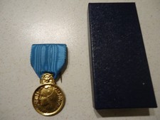 MÉDAILLE DES DE LA JEUNESSE DES SPORTS ET DE L ENGAGEMENT SPORTIF avec sa boîte