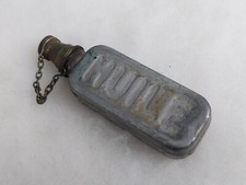Une burette d'huile militaire militaria.