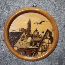 CADRE BOIS ANCIEN ROND DECOR ALSACE CIGOGNES SIGNE MEAL MARQUETERIE pirographie