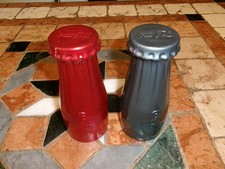 "Coca Cola" : Lot de 2 verres   pied en forme de capsule   NEUF