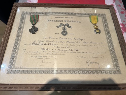 Cadre avec médailles