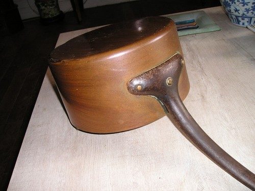 Grande casserole ancienne - ancienne, en