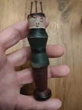 ANCIEN TRICOTIN en bois peint  Hauteur 11 Cm
