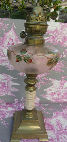 Belle lampe pétrole - à,
