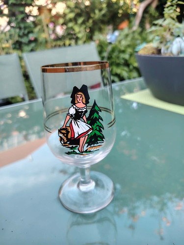 Beau verre vin hérotique - à,