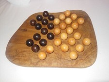 JEUX DE SOLITAIRE / 33 BOULES / 20 CLAIRES / 13 FONCEES /PLATEAU ET BOULES  BUIS