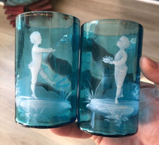 Duo Verres émaillés Collection Mary Gregory Enfants sur fond bleu XIXéme
