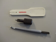 Trois accessoires (voir photo pour détails) pour ancien Machine à coudre Bernina