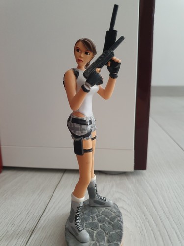 Figurine atlas tomb raider - tomb,