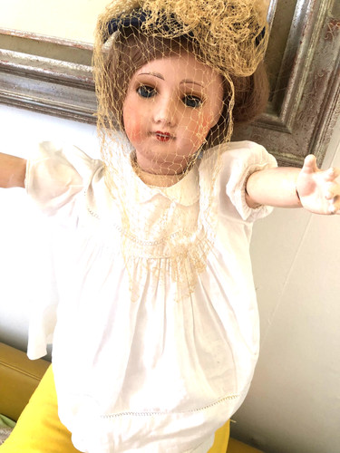 Jolie grande poupee - jolie, unis