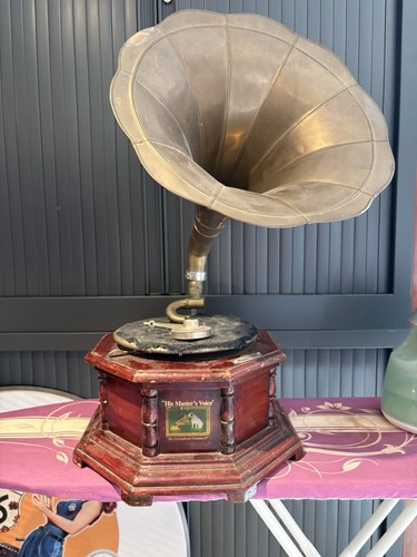 His master voice - master’s,
