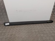 Baguette de porte avant droite