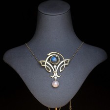 Collier Pendentif & Broche