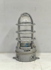 Ancien plafonnier industriel